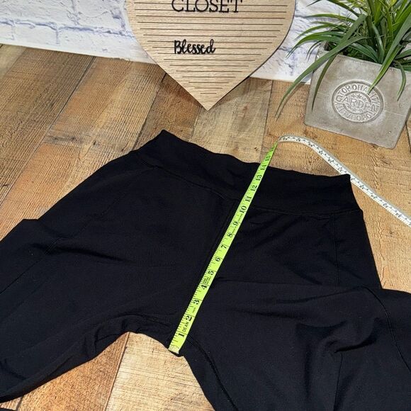 Lululemon Sit In Stillness Pant
Black wide leg drawstring bottom ankles size 10 - Picture 15 of 16
